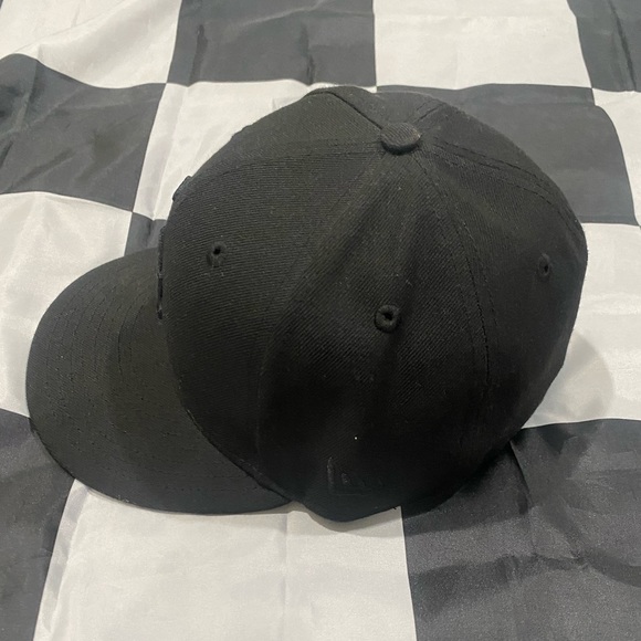 Black LA Dodgers fitted hat 7 1/8 - Picture 2 of 5